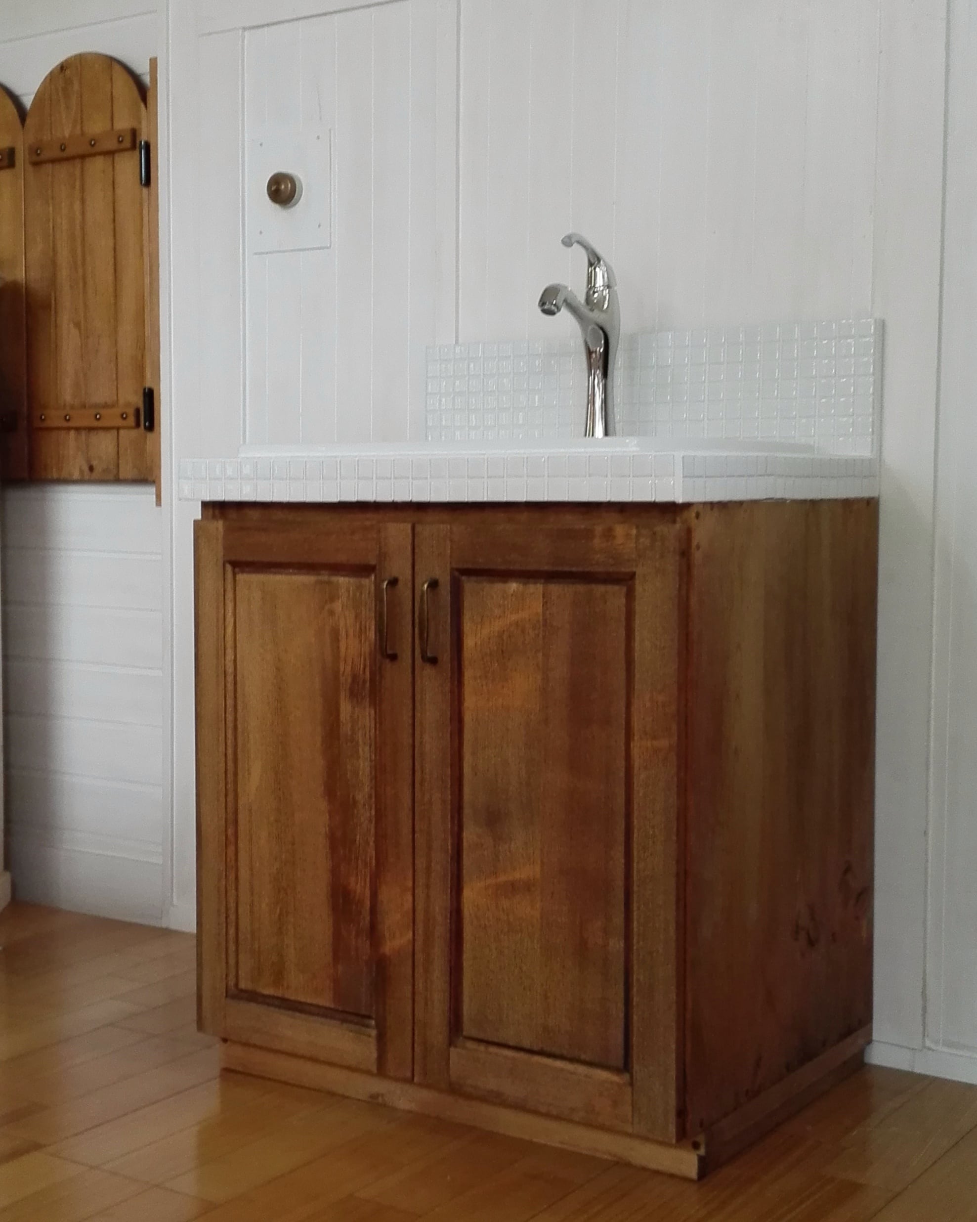 立ち上がりタイル付きの洗面台 | オーダー家具のKINOKA