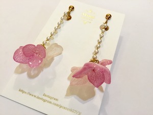 【ピアス変更可能】Mimi-peacock-  パールあじさいイヤリング ピンク