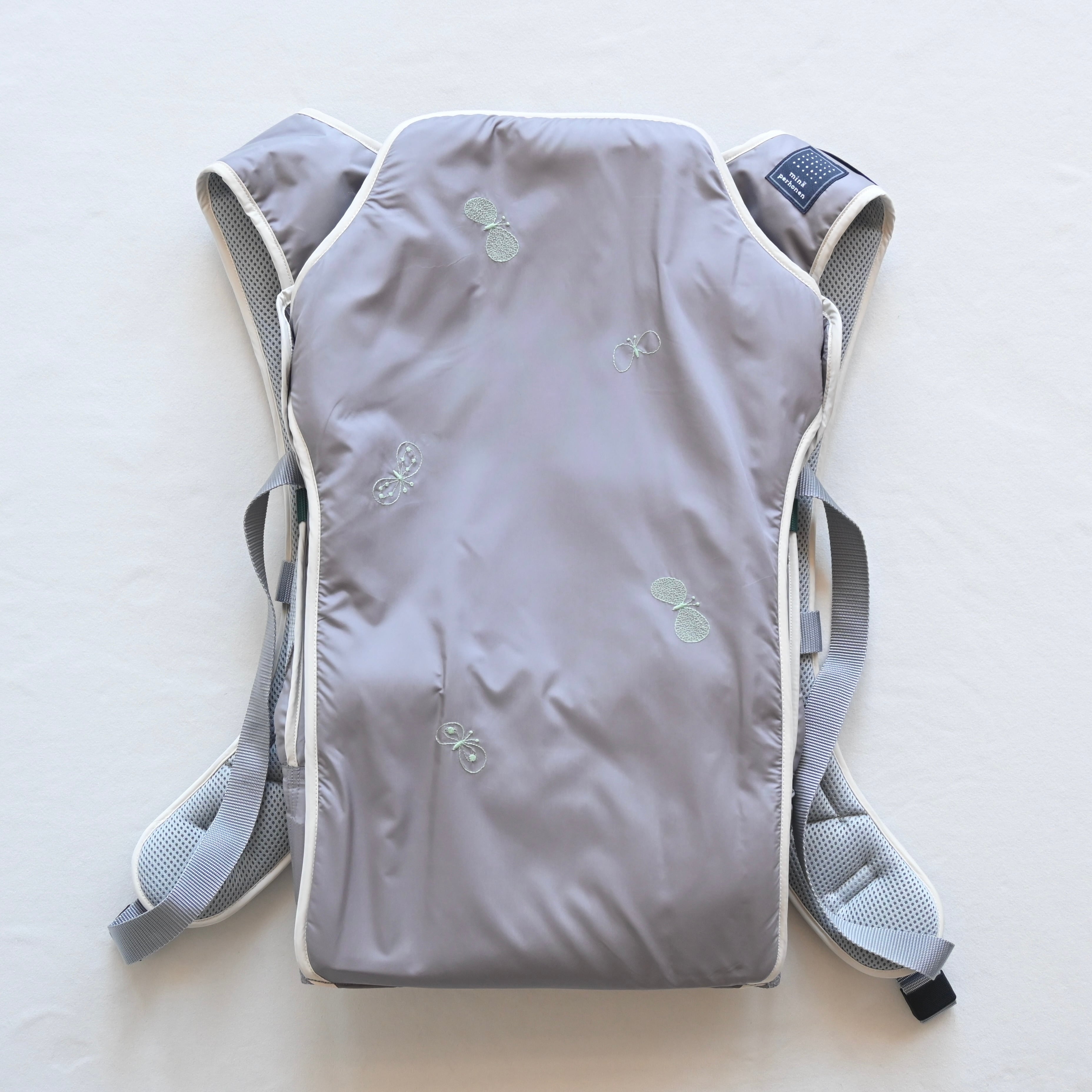 《mina perhonen × ANDROSOPHY》choucho ベビーキャリア / light gray