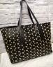 美品★JIMMY CHOO ジミーチュウ PIMLICO ピムリコ 大容量 マルチ☆スタッズ レザー トート バッグ 黒x金★ ユニセックス仕様の大容量モデル