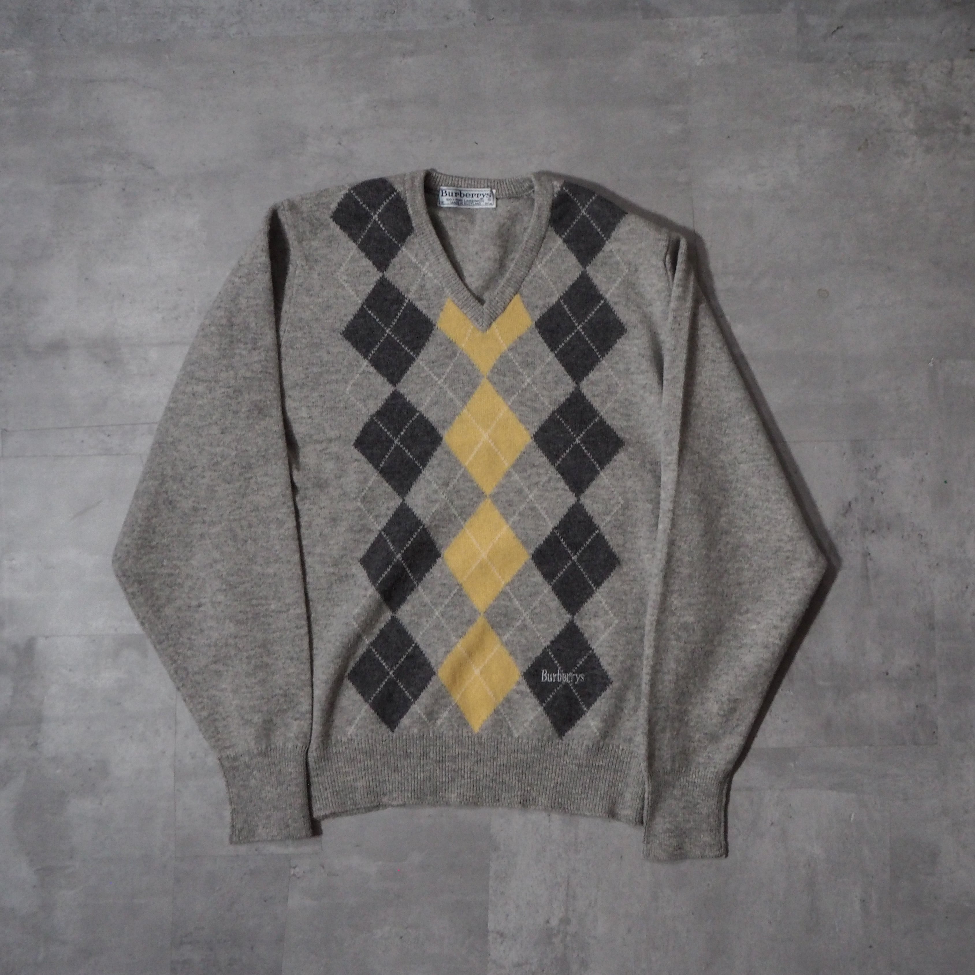 90s “burberrys” scottish lambwool argyle pattern V-neck knit made