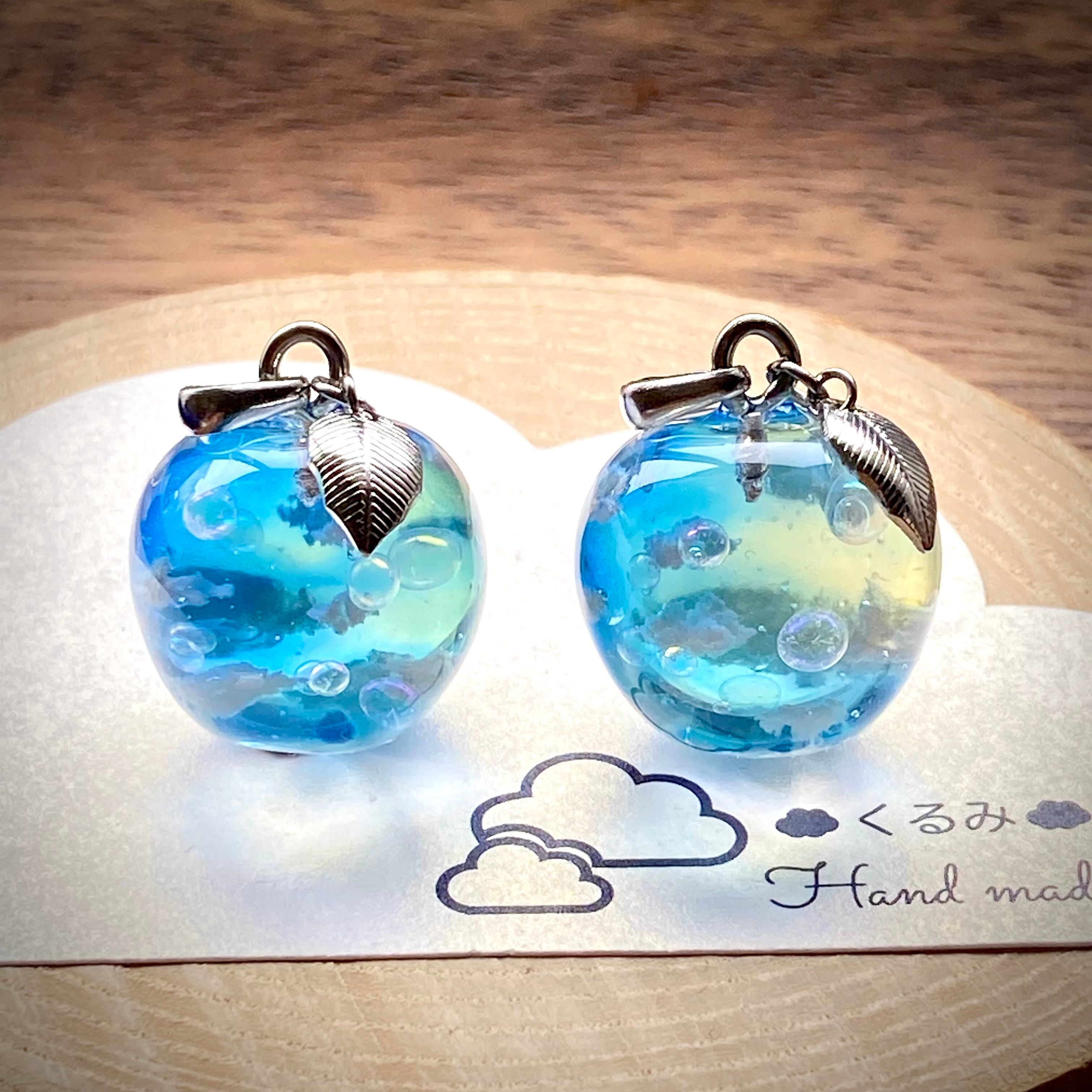 雲＆空ペンダント りんご型 青空とシャボン玉 A | くるみ☆Hand made☆