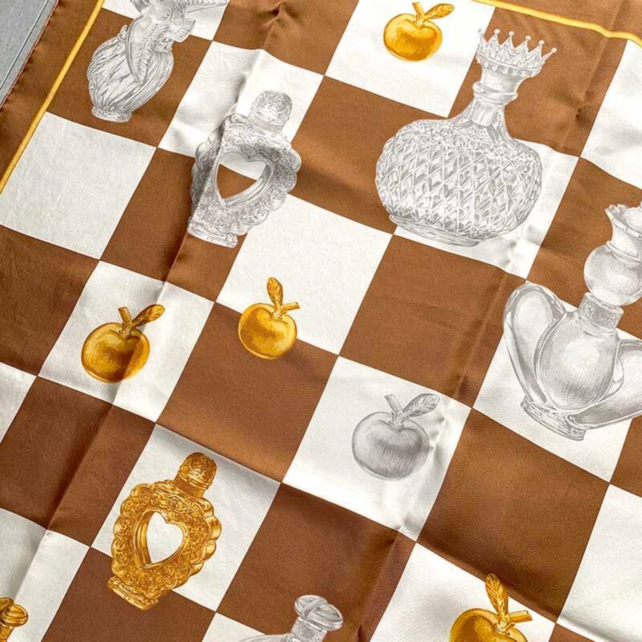 シルクスカーフ ニナ・リッチ　香水瓶　Nina Ricci