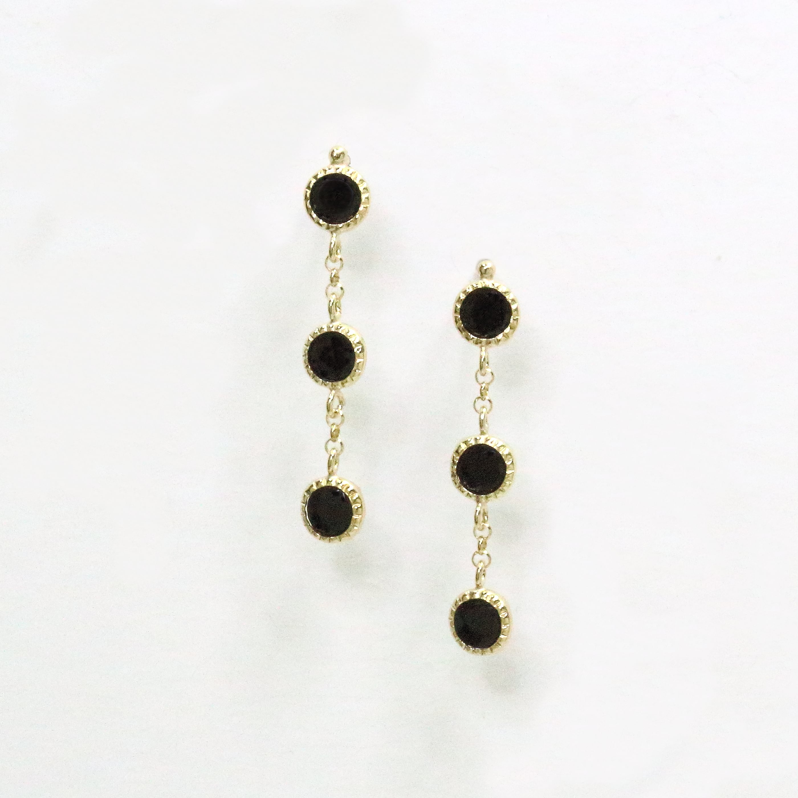 ブラックストーンとゴールドのピアスセット colors]スリーカラーストーンピアス / K10ゴールド ・オニキス