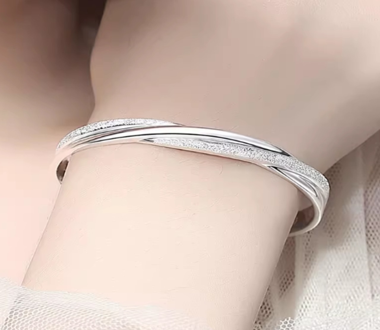 9999 スターリング シルバー バングル - 若々しく控えめな高級