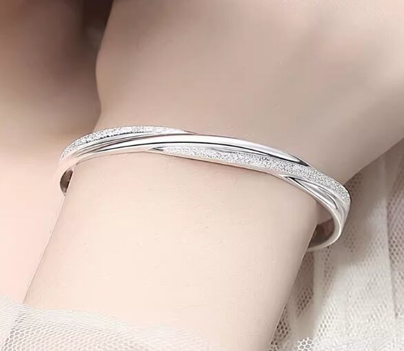 9999 スターリング シルバー バングル - 若々しく控えめな高級