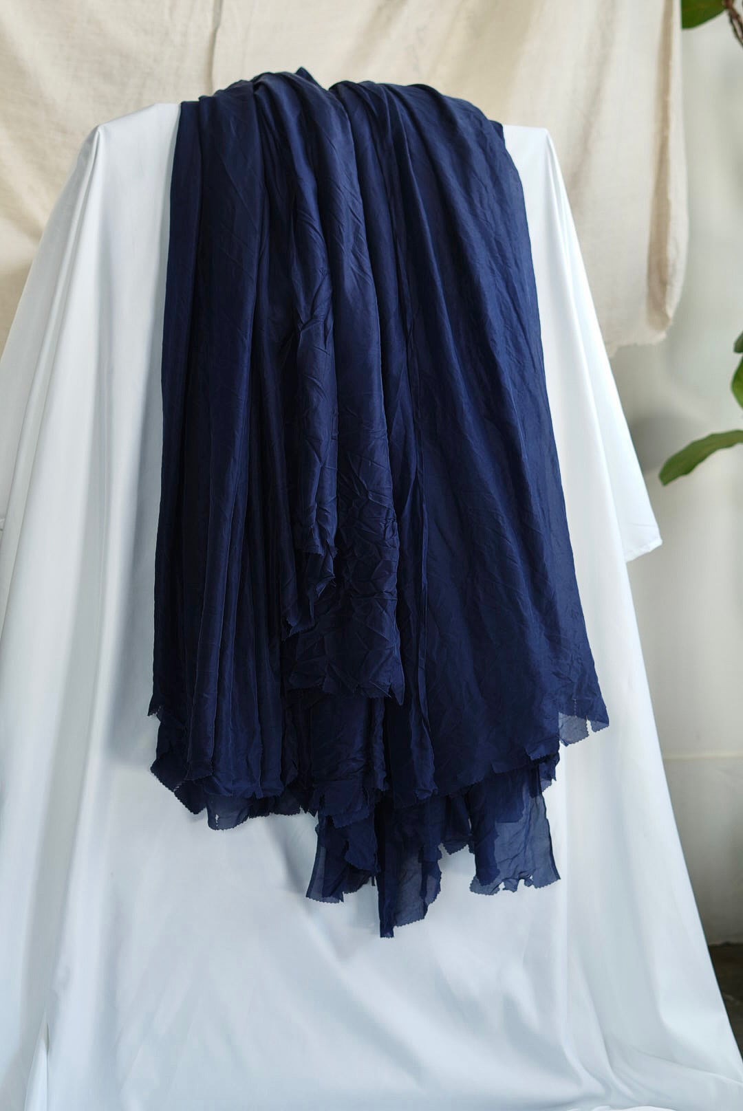 CHEZ VIDALENC - SILK SCARF / NAVY