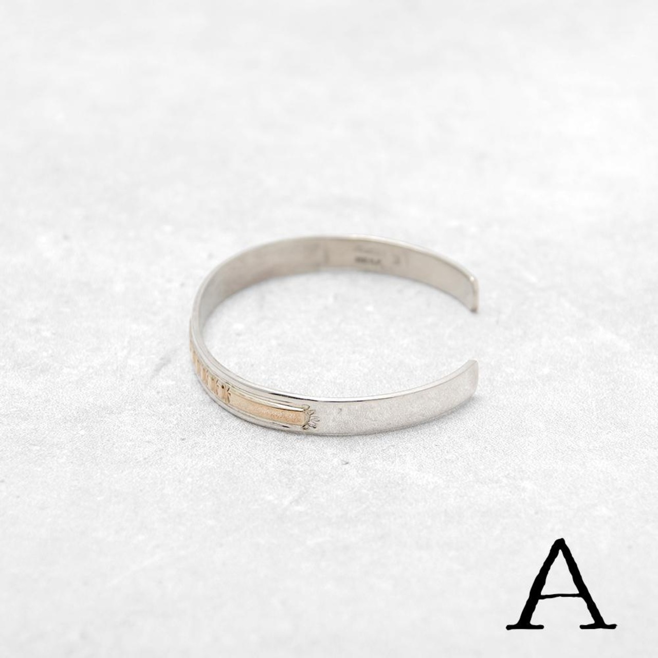 【INDIAN JEWELRY インディアンジュエリー】Navajo Silver×14KGF Bangle KING PINOナバホ族 シルバー×ゴールド バングルキング・ピノ作 0.6cm