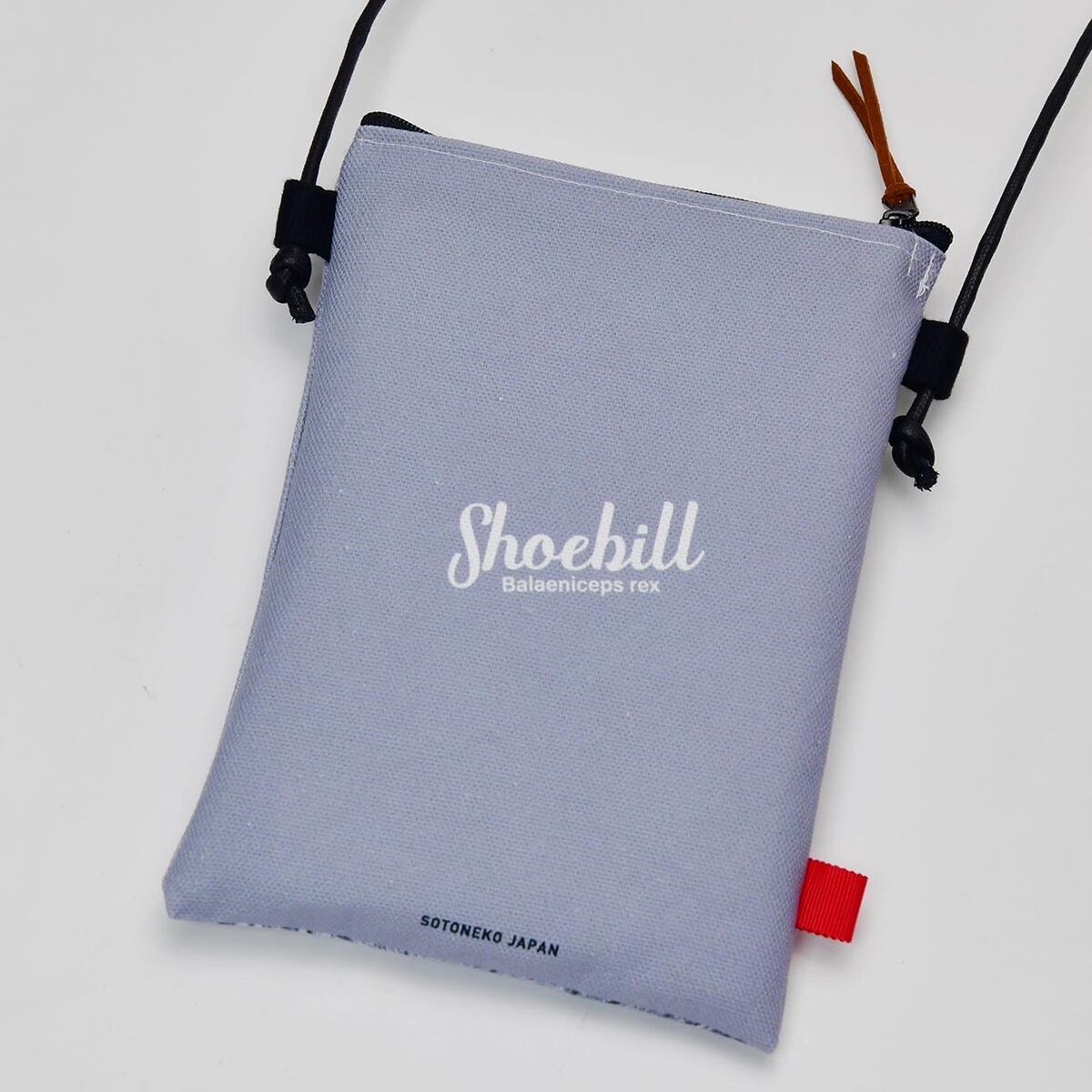 ハシビロコウ正面顔 縦ポーチ（スマホケース） | SOTONEKO JAPAN