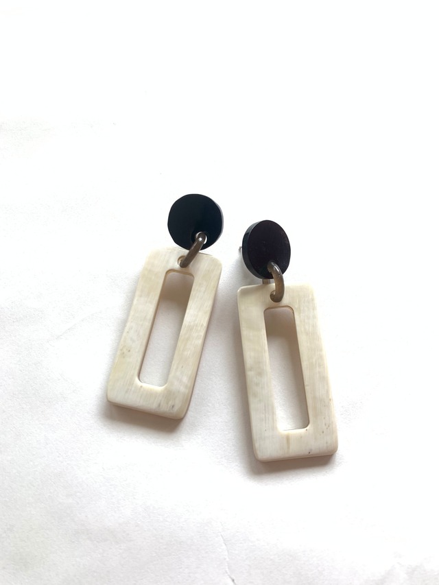 【送料無料】Buffalo Hornピアス(NATURAL/BLACK)