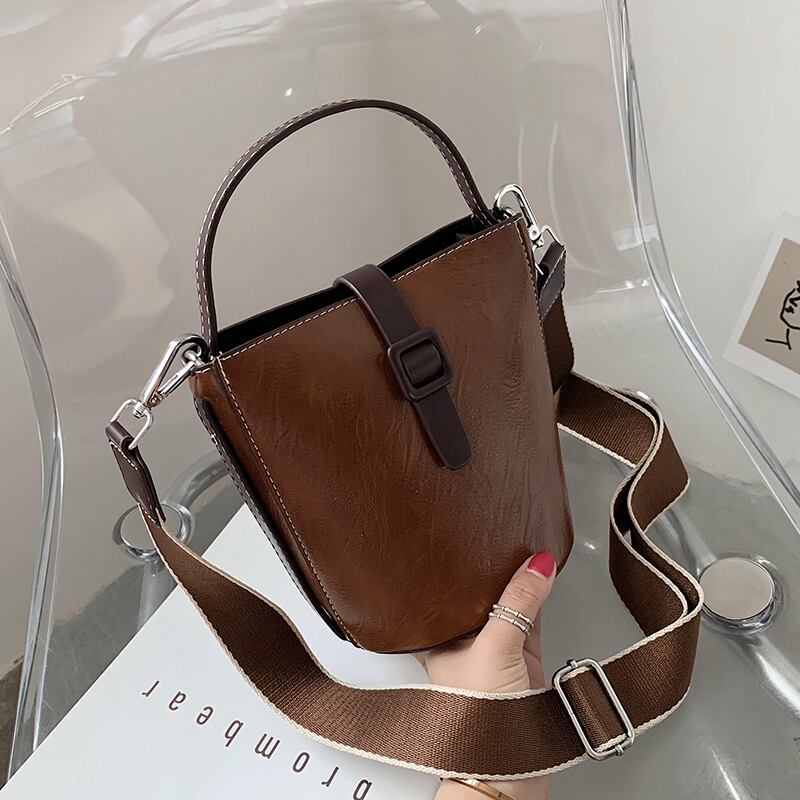 野生のブロードバンドメッセンジャーバッグネット赤いハンドバッグのオールマッチレトロバケットバッグ女性2020秋と冬の新しい波バージョン Tiancai_Wing_Bag9588567