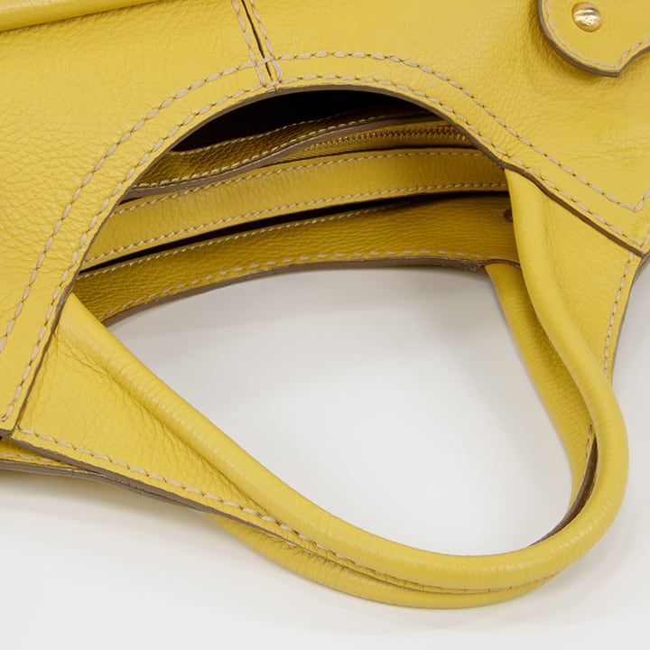 美品✴︎TOD'S トッズ スエード　ショルダーバッグ　イエロー 本物・送料無料・美品】TOD'S・トッズ・ショルダーバッグ(人気・綺麗