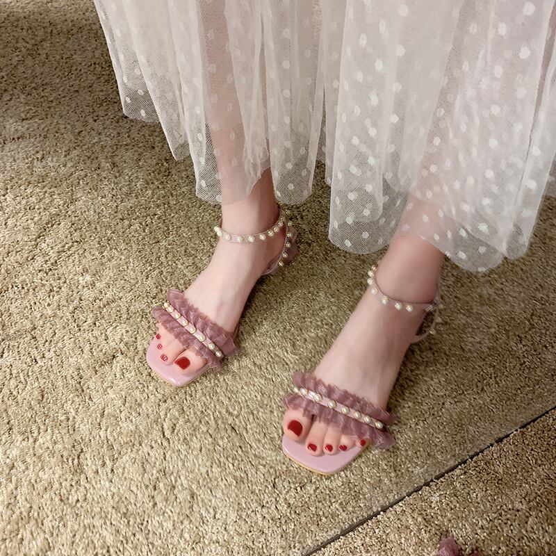 ローマの靴の女性は2020年春に新しいinsタイドフェアリースタイルのファッションパールワイルドヒールヒールサンダルを着用します 部族の婦人靴1702927