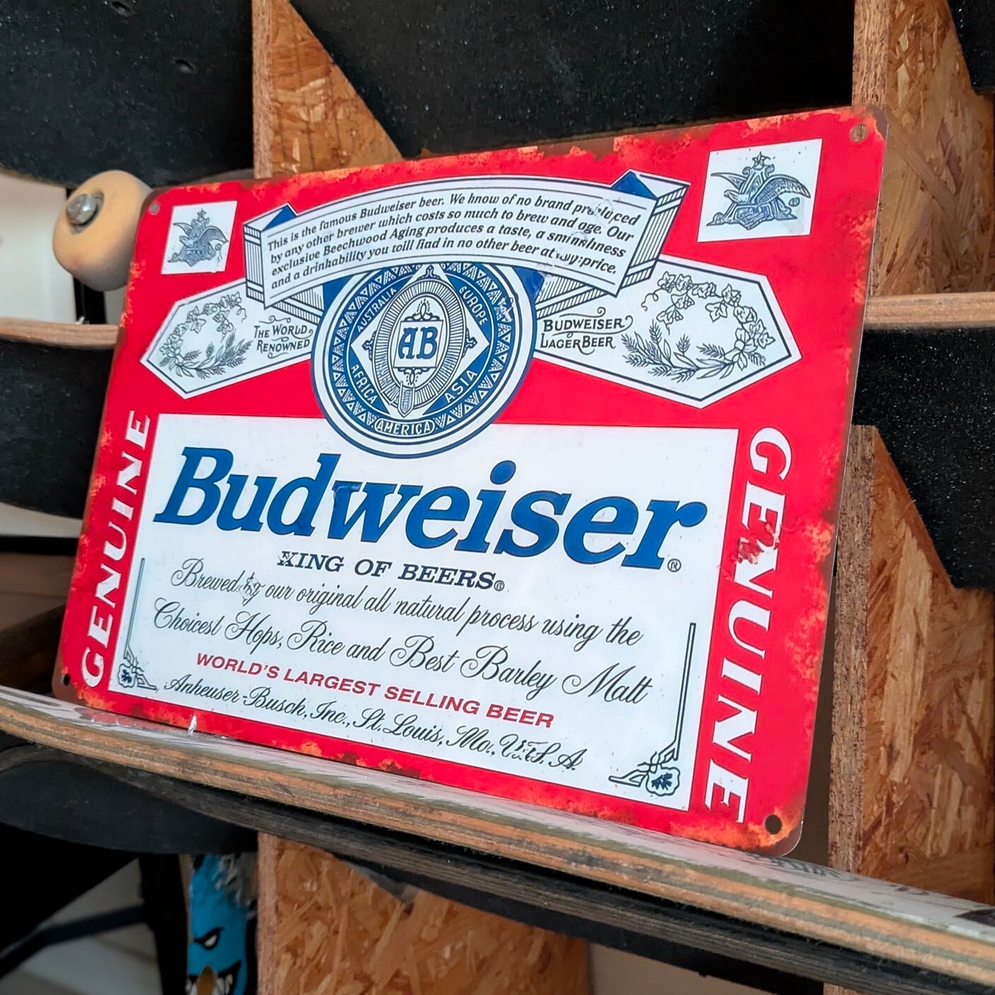 送料無料！ちょうどいいブリキ看板 【 Budweiser ( バドワイザー ) 】 METAL SIGN / メタルサイン / ブリキ看板 / サインボード / ビンテージ加工〚アメリカン雑貨 アメトイ〛