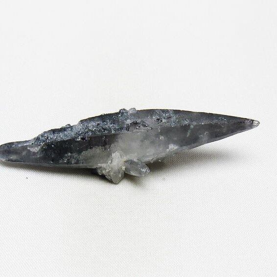 レーザークリスタル 水晶 クラスター 水晶 原石 スティブナイト 輝安鉱入り 一点物 172-3352