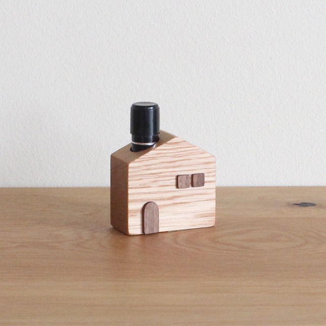 かわいい木のお家 印鑑スタンド 【オーク】シャチハタ 印鑑ホルダー ハンコ立て