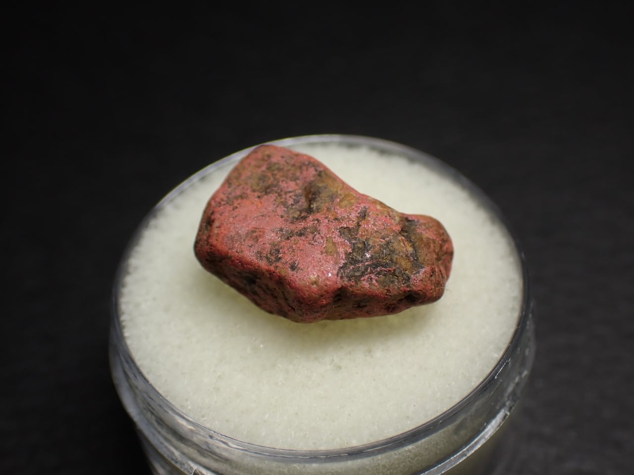 北海道 イトムカ鉱山産 辰砂(シナバー)/Cinnabar 原石 A-CIN039 | 鉱物