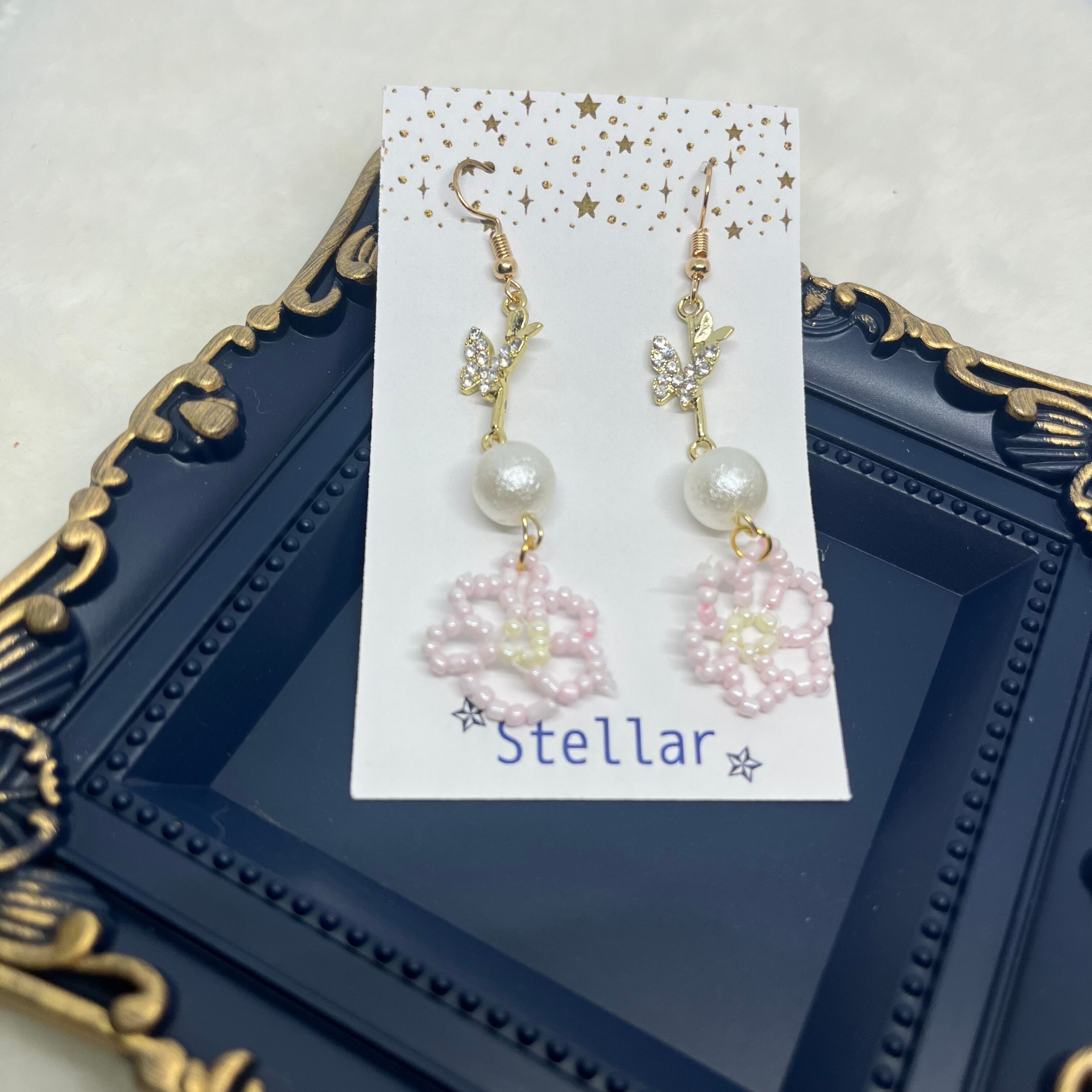 キラキラ蝶々とお花のビーズピアス/イヤリング | stellar－揺れる