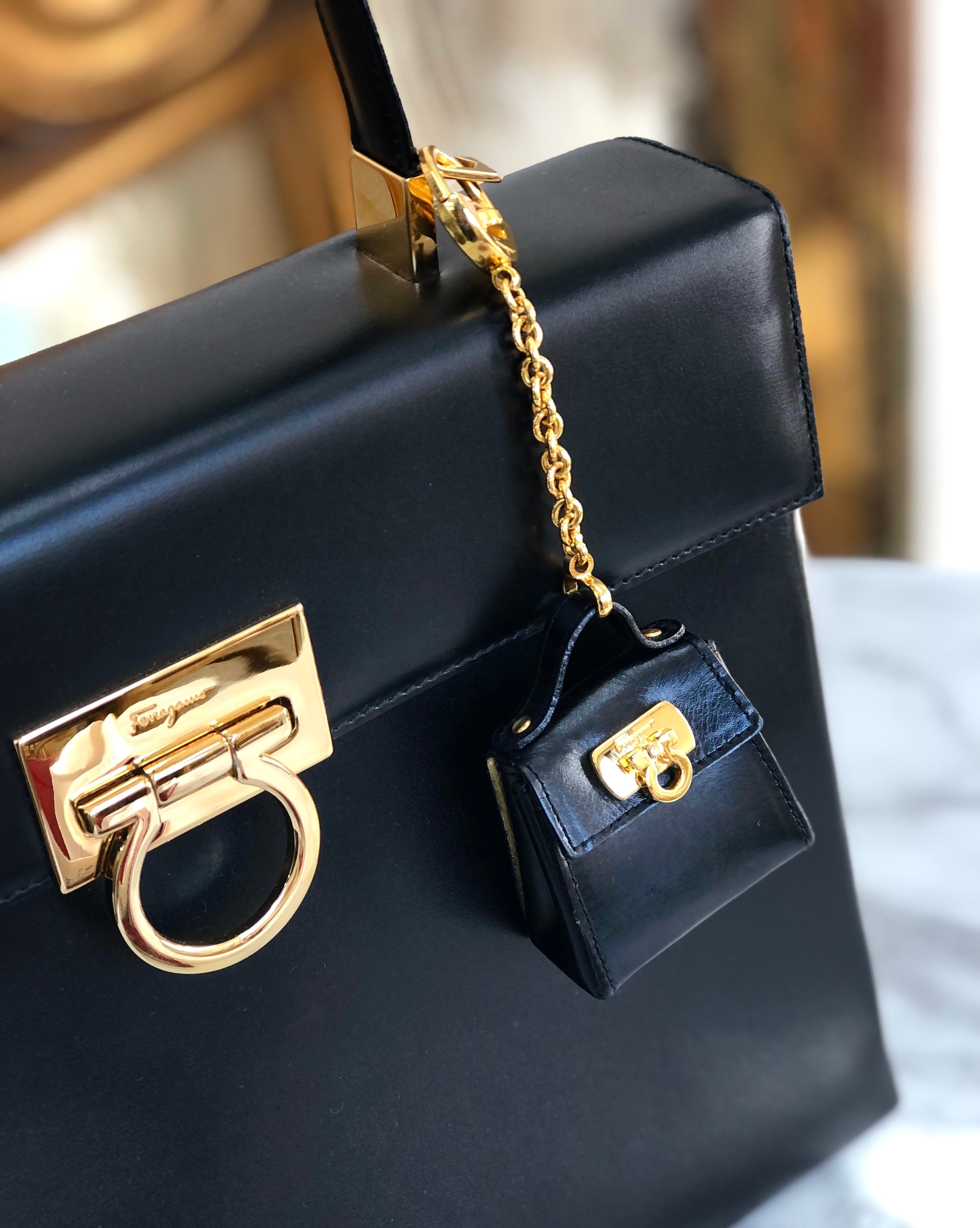 Salvatore Ferragamo フェラガモ　レザーキーホルダーチャーム