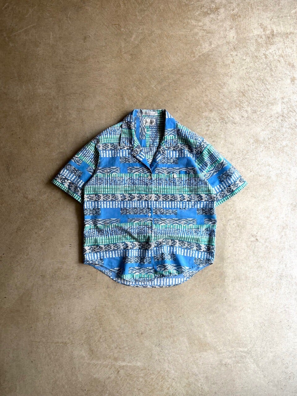80’s-90’s CARRIAGE COURT “GEOMETRIC ETHNIC ALL-OVER PRINT OPEN COLLAR SHIRTS”