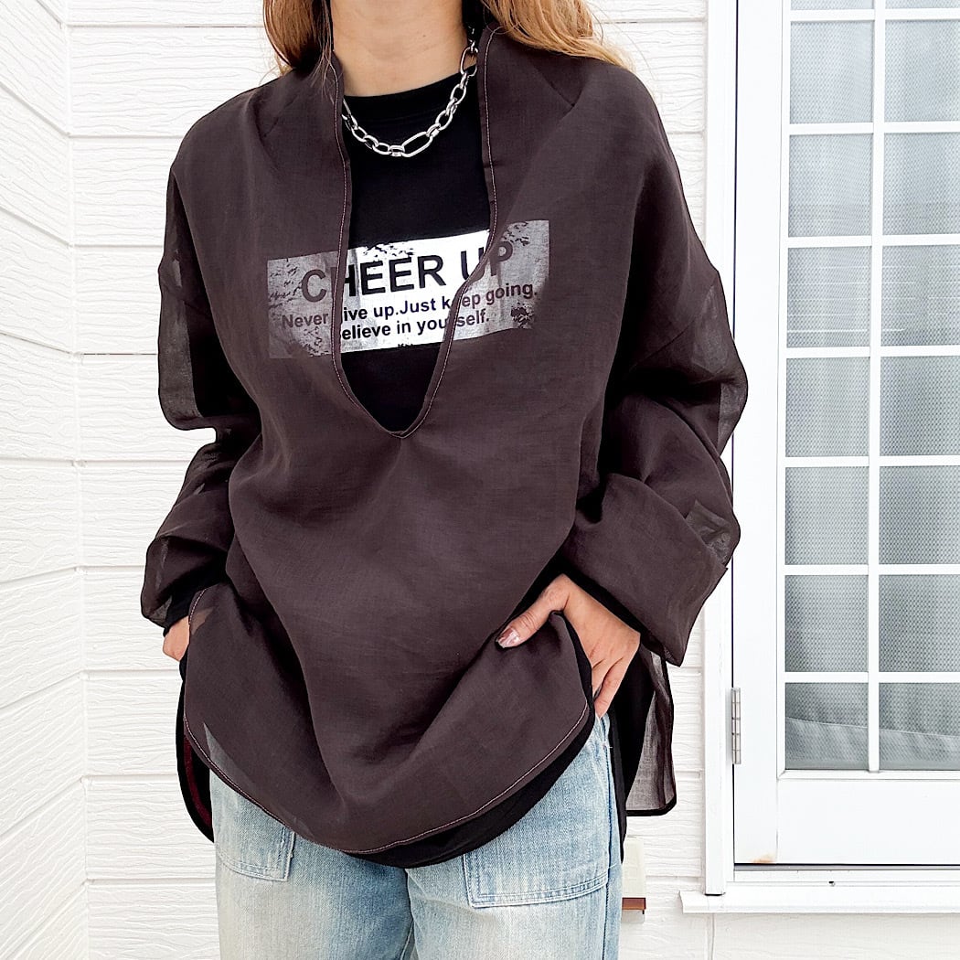 DeepVキーネックブラウス