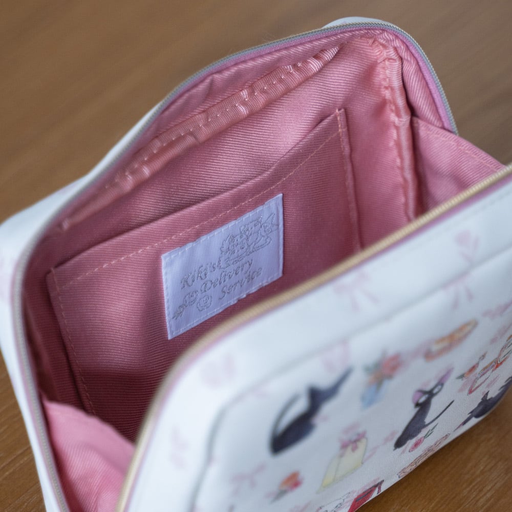 魔女の宅急便 スクエアポーチ おもいでの贈りもの（6057） | すすのこ