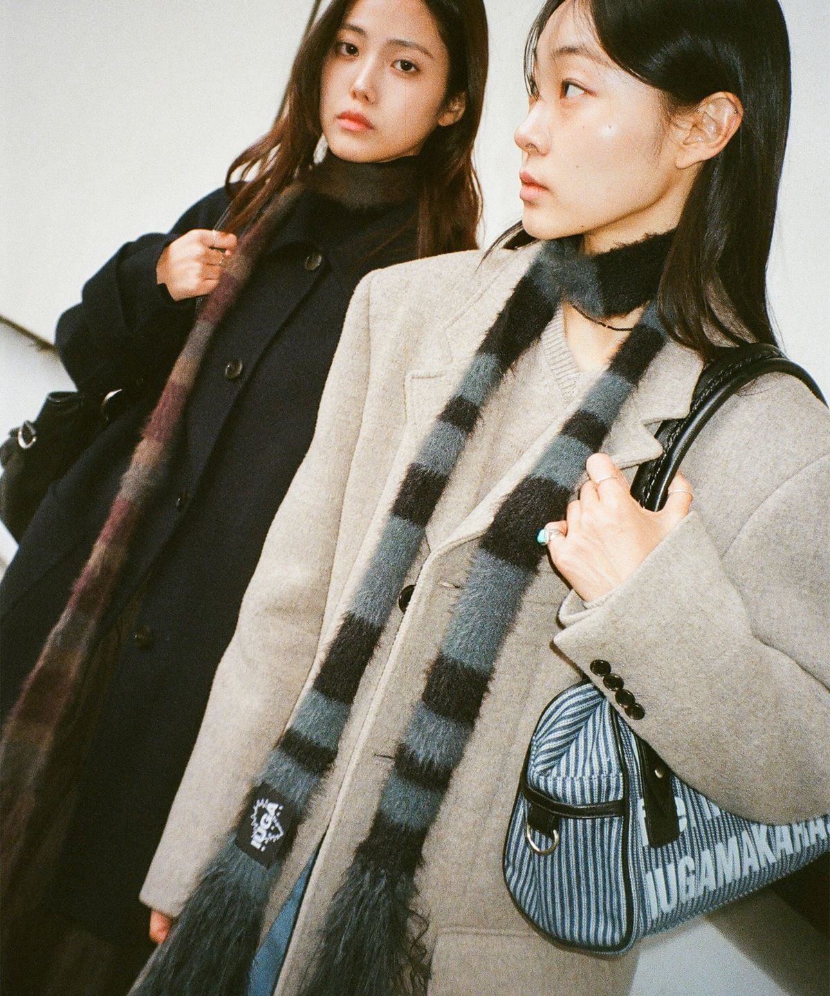 ◇IUGAMAKARAS◇ Striped Hairy Skinny Muffler (Black) ☆aespa ウィンター 着用!!【IUGAMAKARAS】Striped Hairy