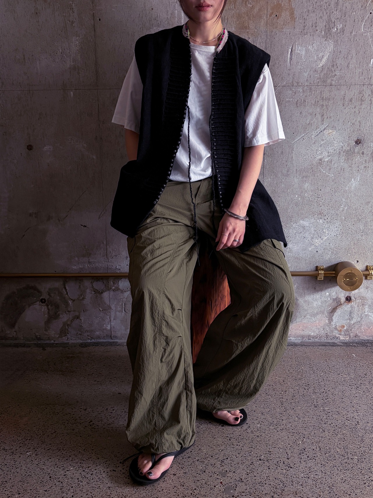 tay Original【BLACK and RE-SEW】／Dao vintage studded vest
