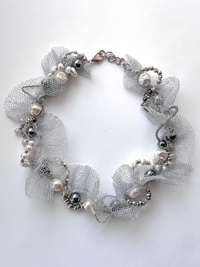 Terahertz mineral frill ribbon choker.