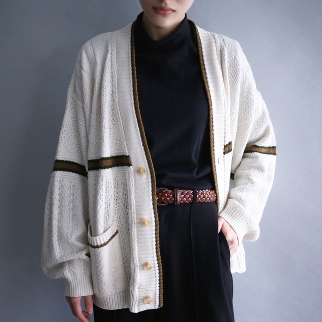 switching line and one point embroidery design loose silhouette 4b cardigan（made in italy）