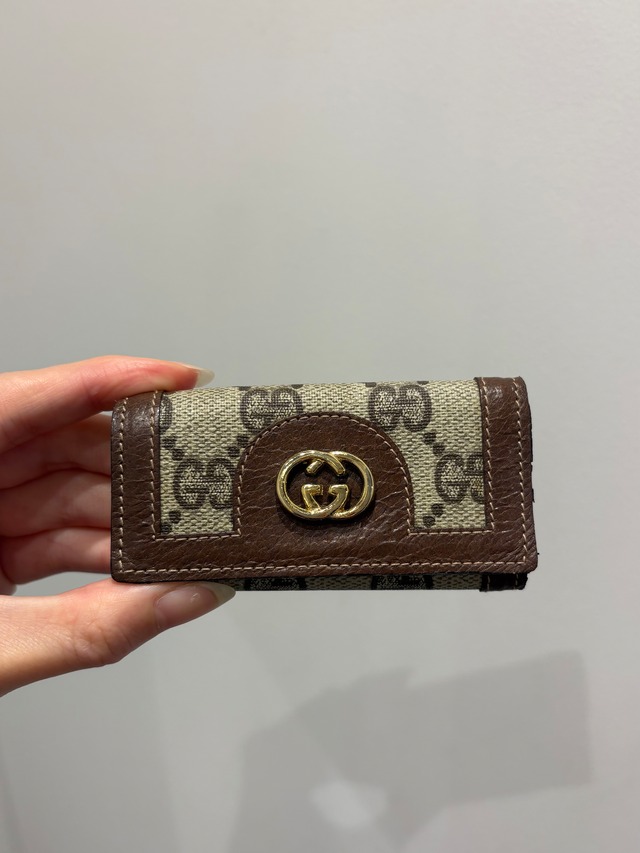 GUCCI/ vintage monogram gold GG keycase.