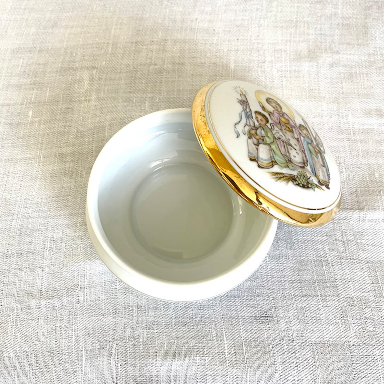 ボンボニエール 　天使たち　リモージュ　クリスマス　小物入れ　Limoges 12otdg10