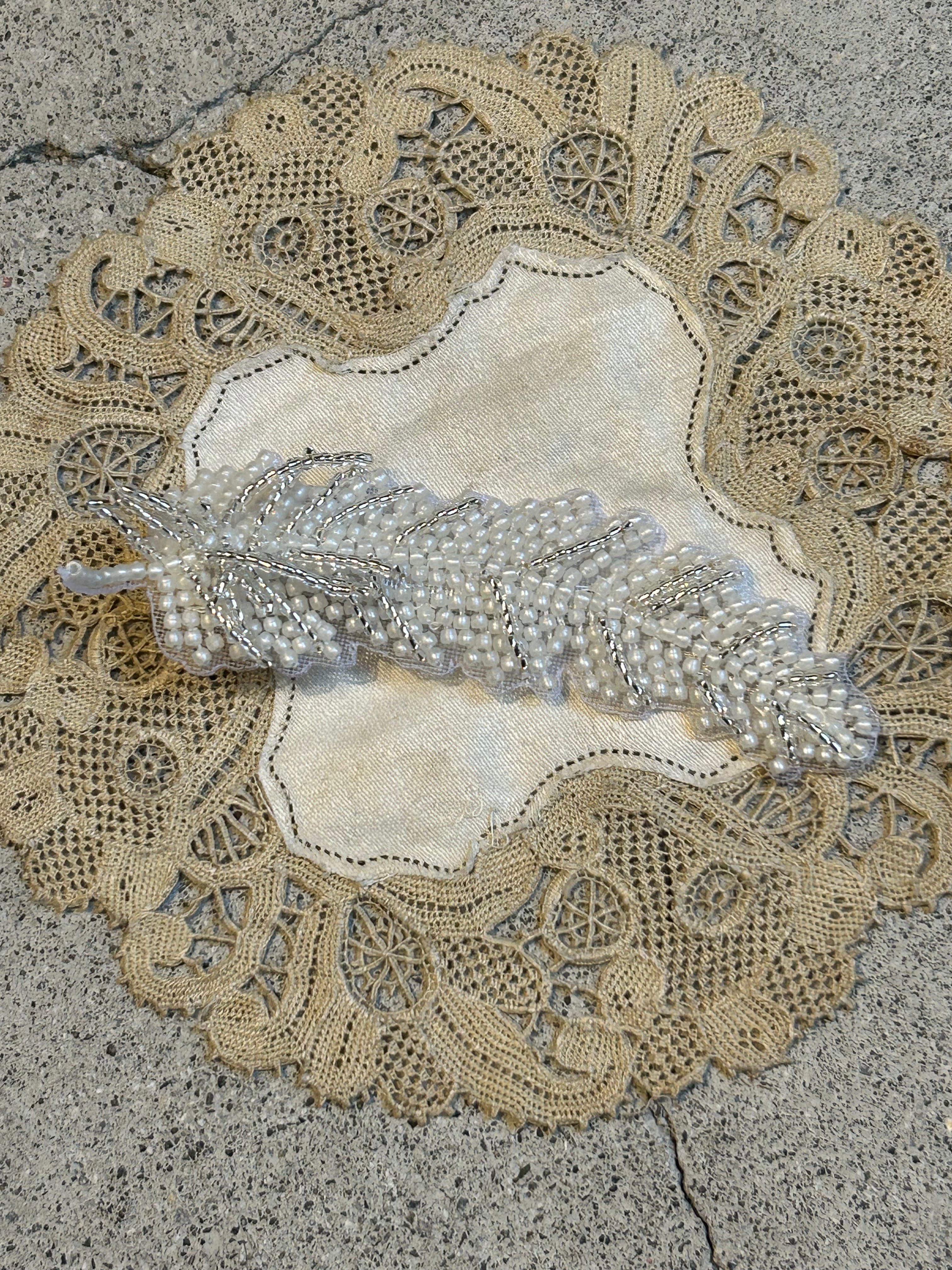 tanakadaisuke grand feather beads brooch clip