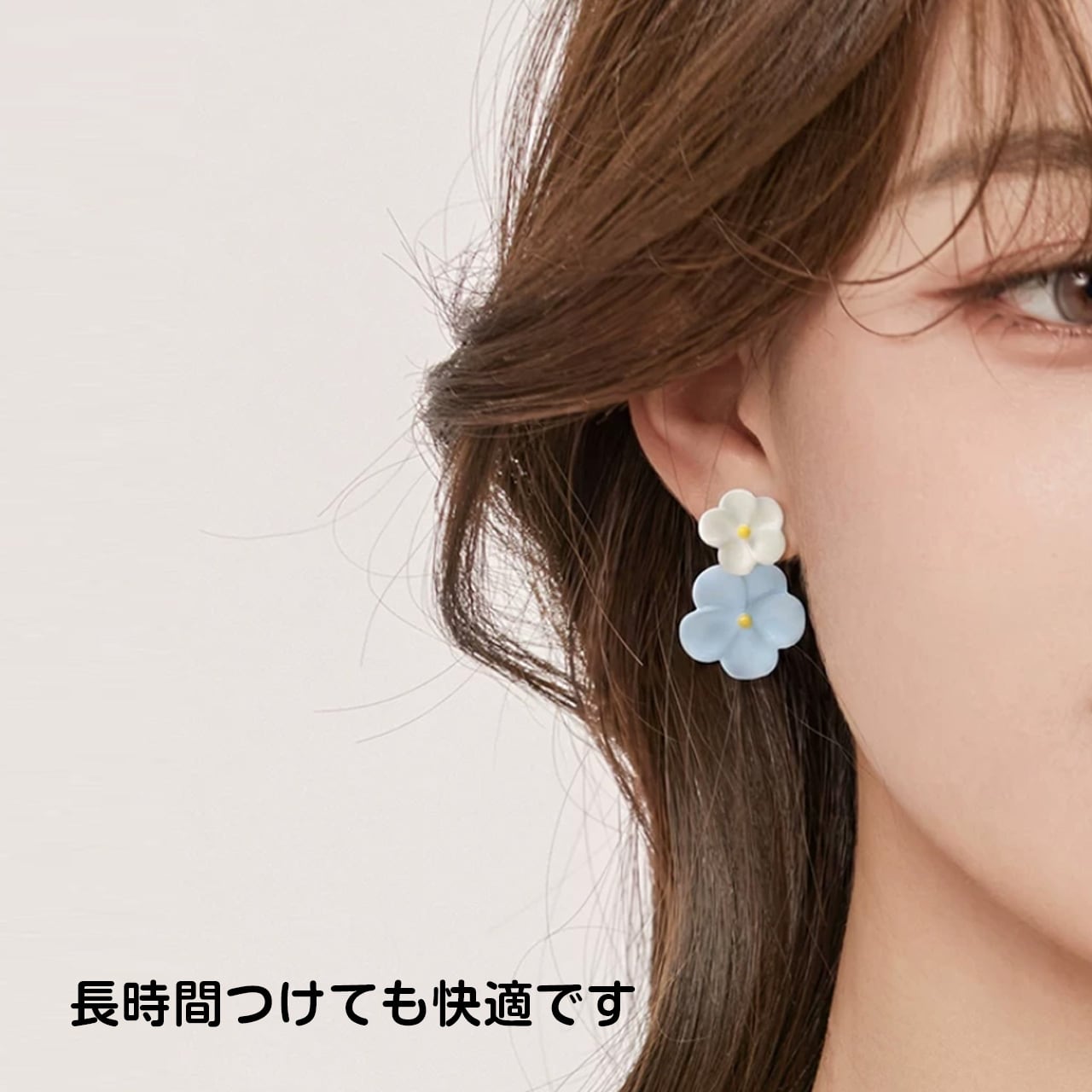 R48 .青と白の花モチーフのイヤリング（ノンホールピアス） | GIFTUU SHOP