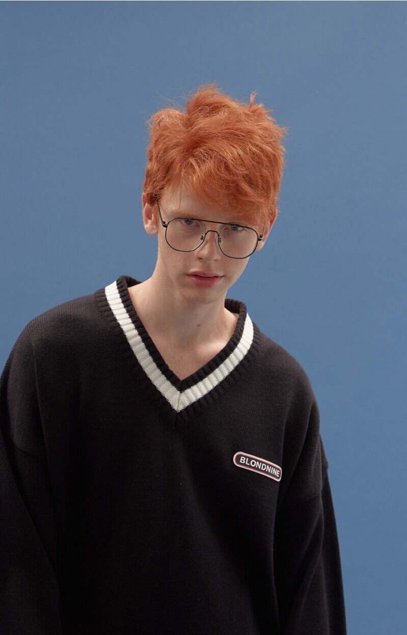 Stray kidsリノ着用 Blond9 V NECK COLOR KNIT - トップス Stray kidsリノ着用 Blond9 V NECK COLOR KNIT - トップス