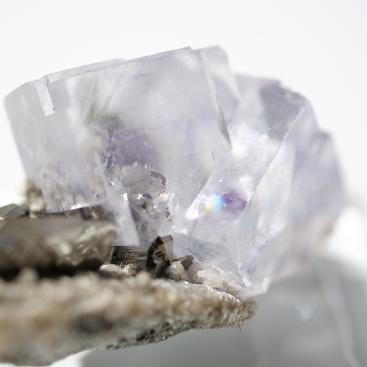 ヤオガンシャン産 フローライト 共生 / 原石 標本【A_3】