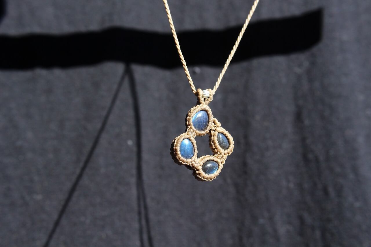 Labradorite mix micromacrame circulation  pendant