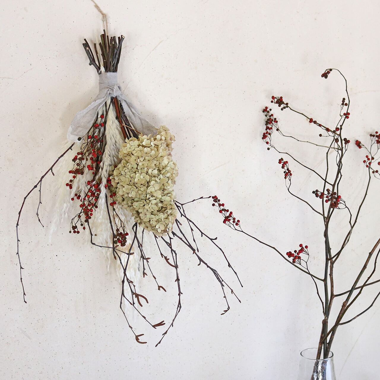1点もの 丈約60cm 】富良野産白樺の枝と赤いバラの実 アジサイ