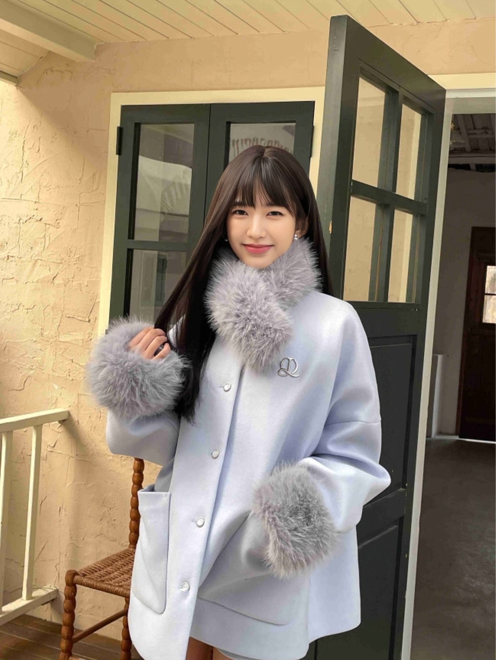 ライトブルーベルテッドファーワンピースアウターミドルコート | 韓国