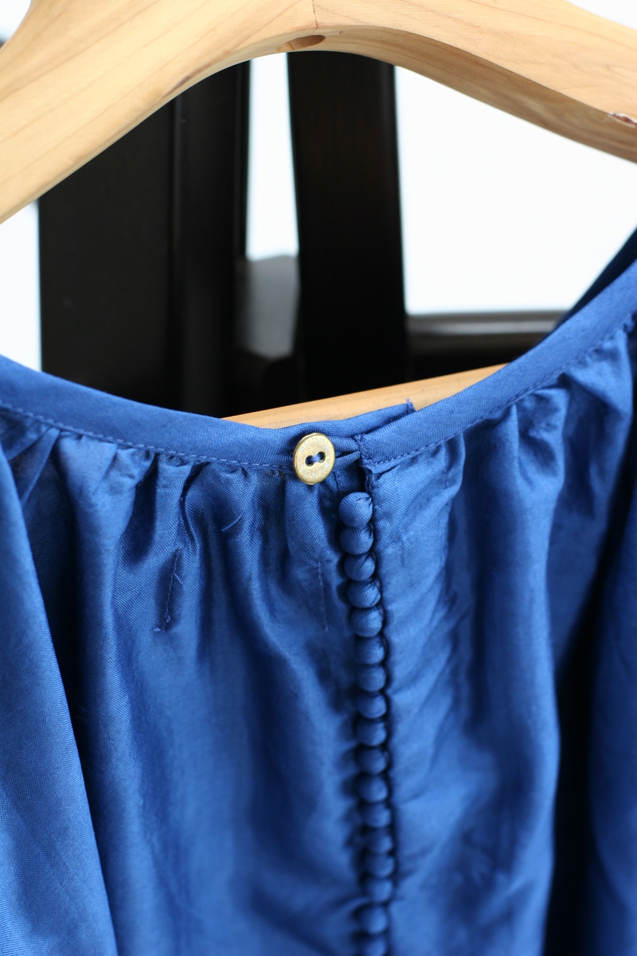 【BUNON】BACK BUTTON BLOUSE / Musk Blue（BN2004）