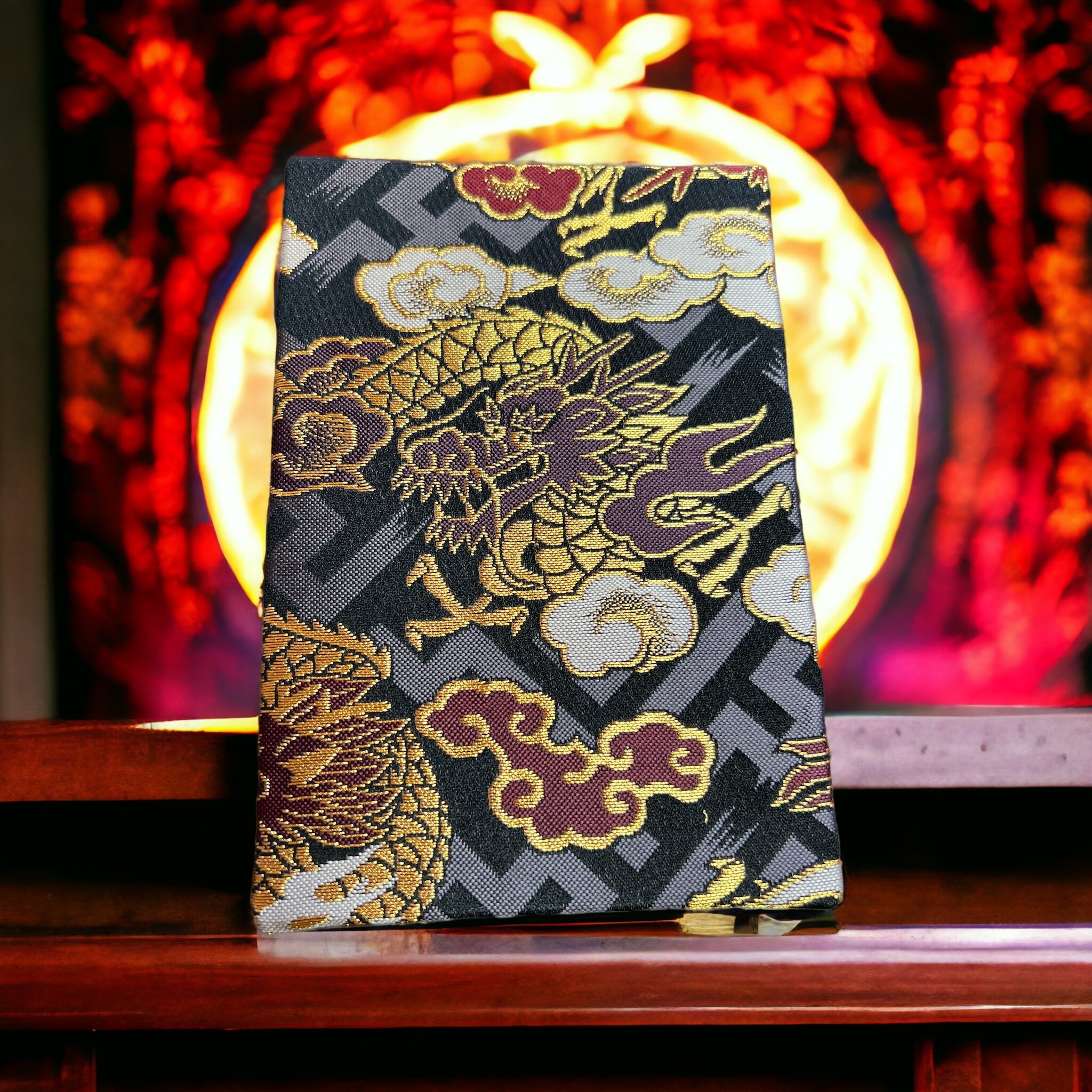 京都 西陣織 金襴 御朱印帳 龍 紗綾型 | 和雑貨屋 きょうま