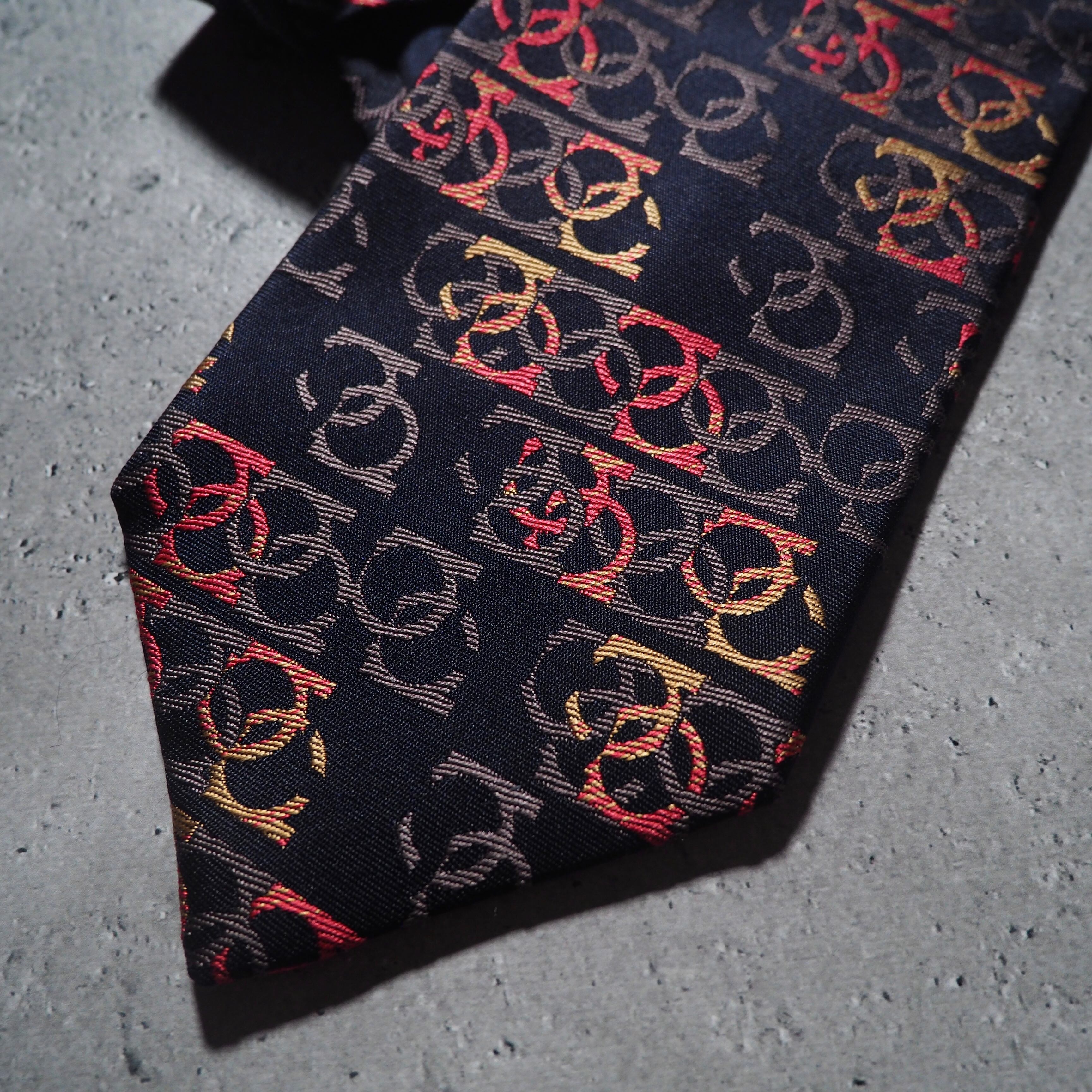 Black mode wisdom circle embroidery Design vintage silk Tie