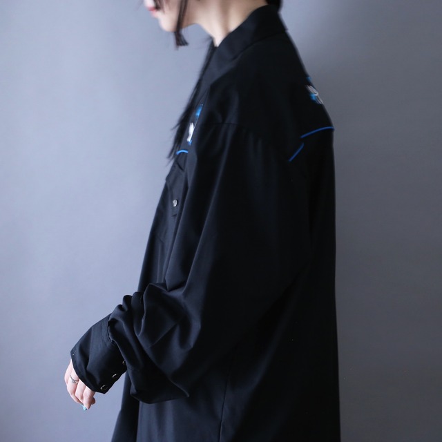 "刺繍" blue flower design over silhouette western shirt