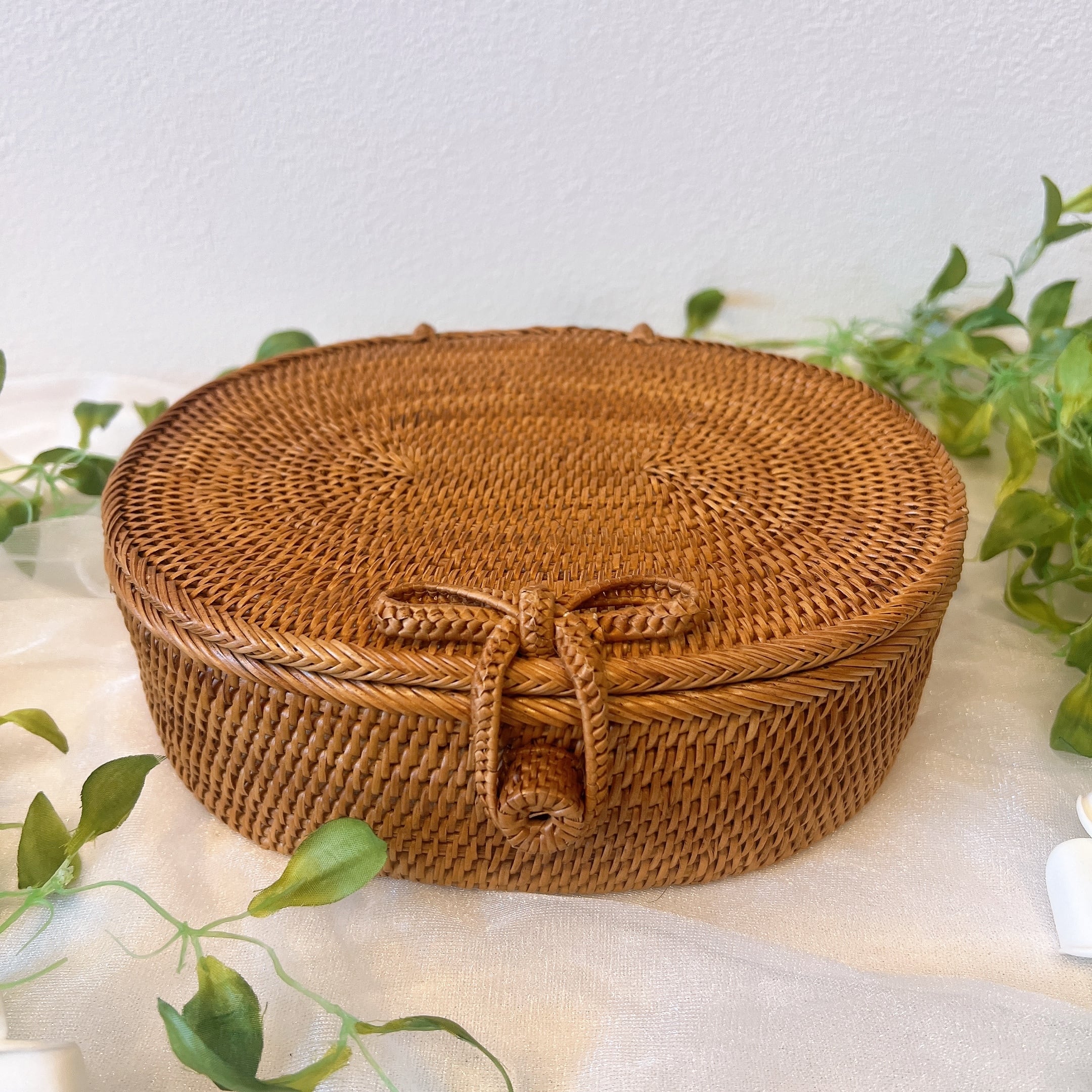 トゥガナン村のアタ 丸型バスケット蓋付き