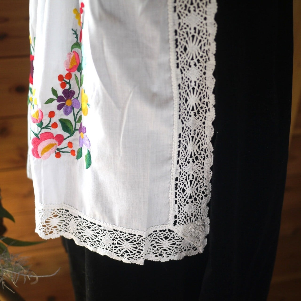Kalocsa ハンガリー刺繍 レース カロチャ 花柄エプロン ヴィンテージ Kalocsa ハンガリー刺繍 レース カロチャ 花柄エプロン ヴィンテージ