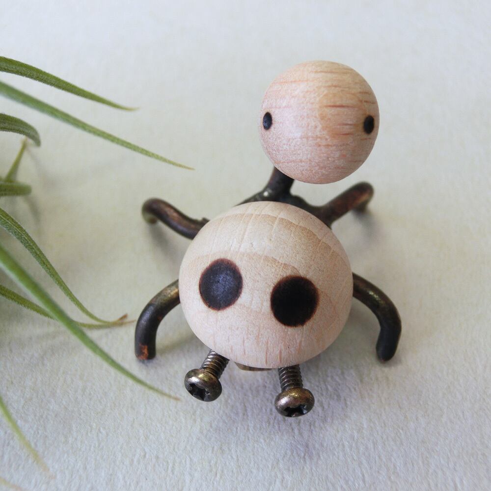 「こっちが頭!」新種の【ハエトリグモ】a ~ オーナメント オブジェ 立体 アート インテリア小物 インテリア雑貨 置物 ルームアクセサリー ☆ 真鍮 木 #1177