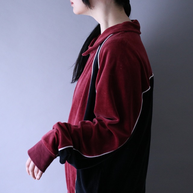 bi-color and piping design over silhouette velours zip-up jacket