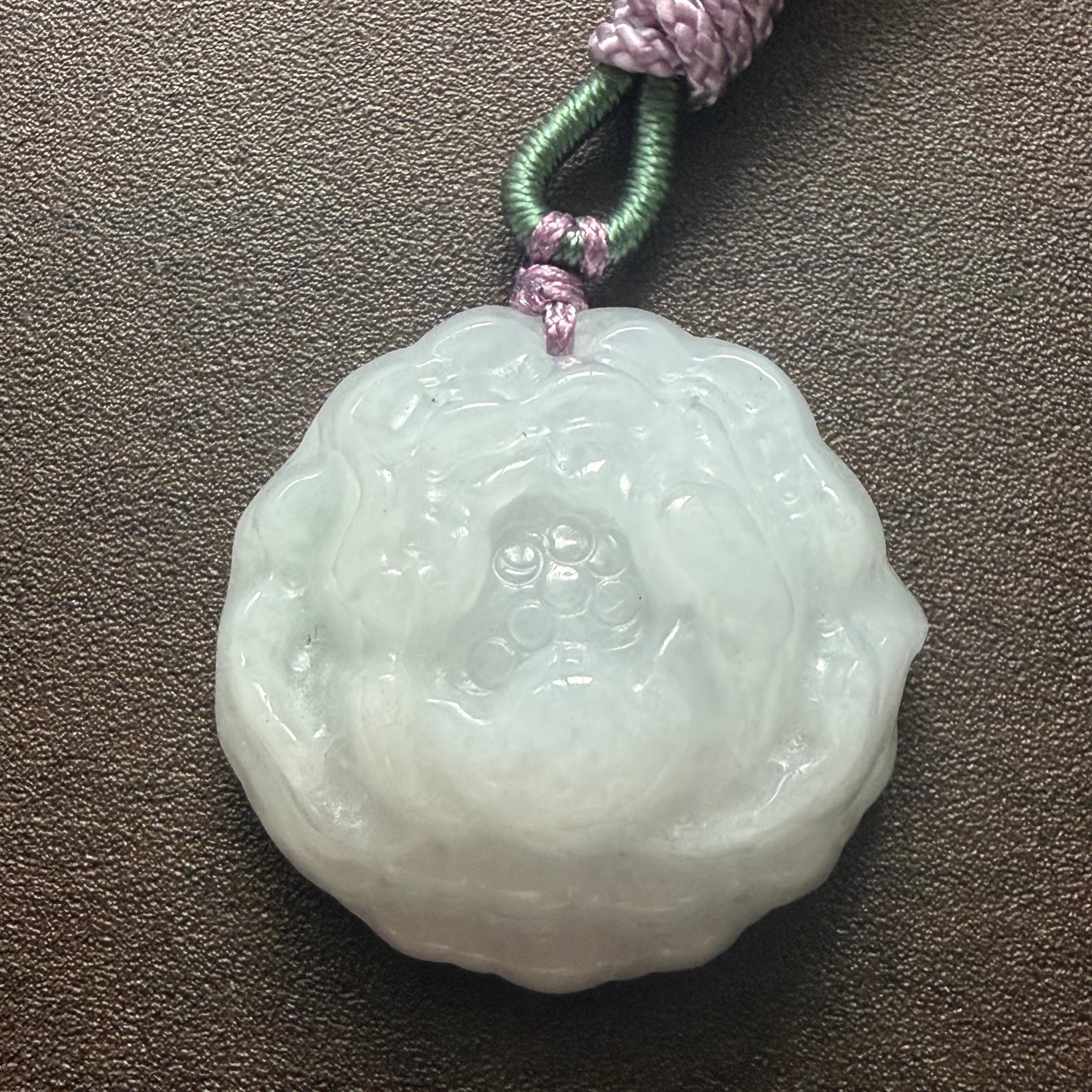 本翡翠玉 彫刻 ミャマー産 黄色 天然石 希少 高品質 無着色 ミャンマー
