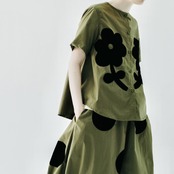 フラワーアップリケバイカラートップス i0023