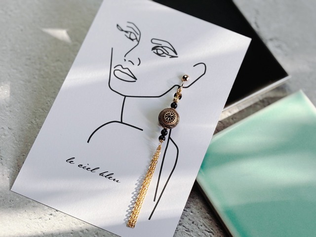 アジアン風大人イヤリング　オニキス　ゴールド